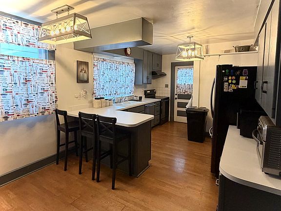 4th image of 228 W Washington St