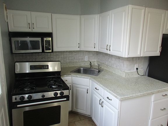 4th image of 2805 Oakley Ave #A
