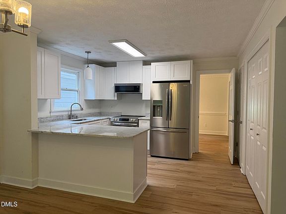 3rd image of 101 Singleton St