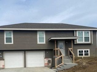 204 SE 44th St, Topeka, KS 66609