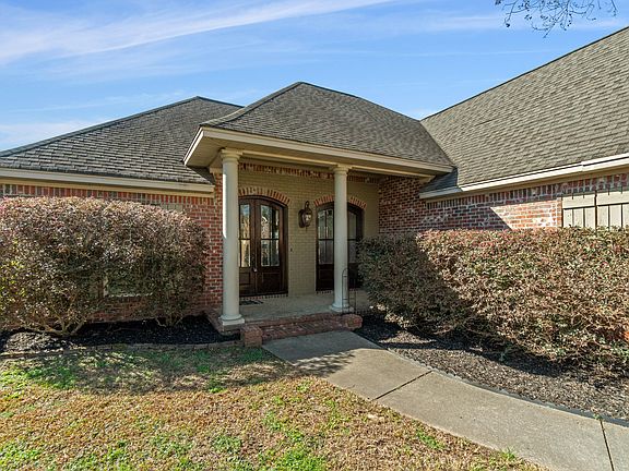 3rd image of 21 Village Dr