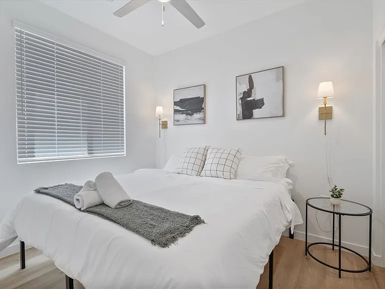 1818 W Earll Dr — Photo 13