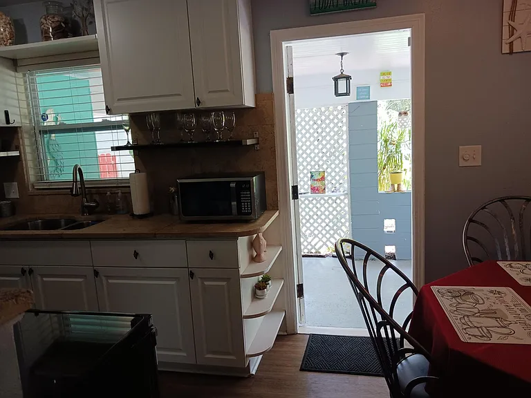914 35th St N — Photo 33