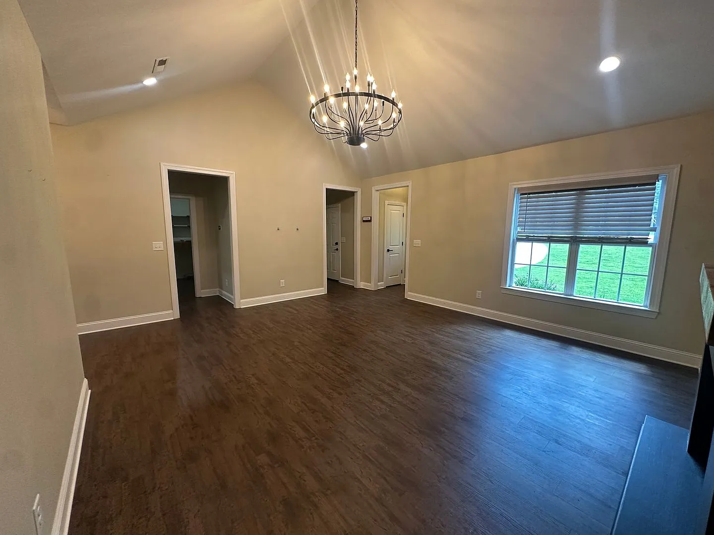 Spacious 4 Bedroom, 3 Bathroom Custom-Built Home for Rent! — Photo 4