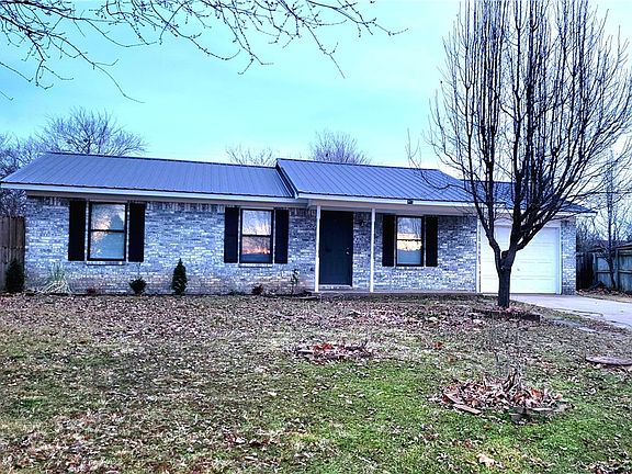 2nd image of 140 Pheasant Dr