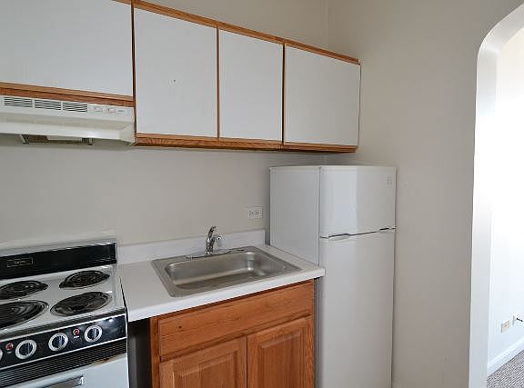 3rd image of 3957 N Irving Park #603
