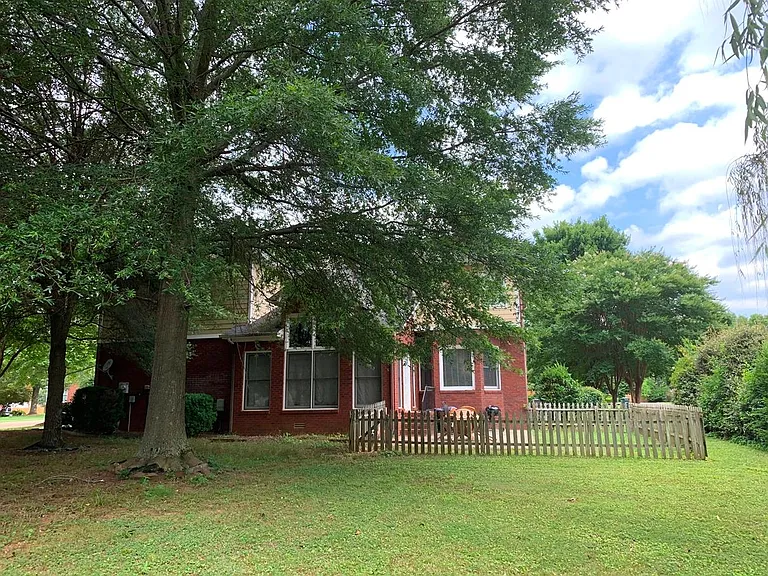 116 Lake Crest Dr — Photo 3