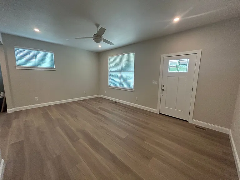536 E Mulberry St — Photo 62