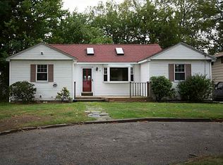 31 Shore Dr, Johnston, RI 02919