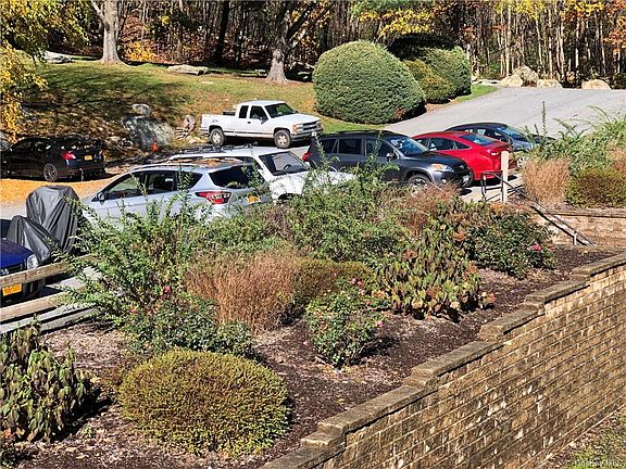 3rd image of 414 Fox Run Ln