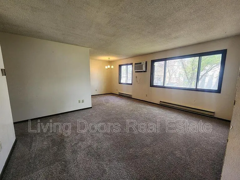 210 N Phillips Ave #7 — Photo 7