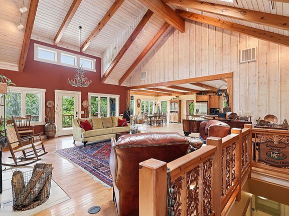 33rd image of 1319 Licklog Hollow Rd