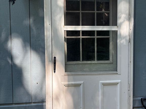 2nd image of 963 W Beverley St #4