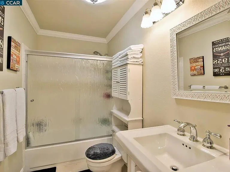 2125 Oneida Cir — Photo 13