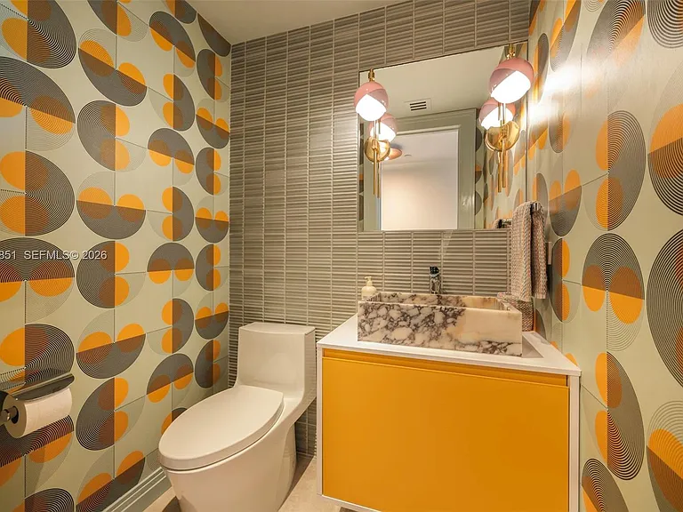 5875 Collins Ave #503 — Photo 5
