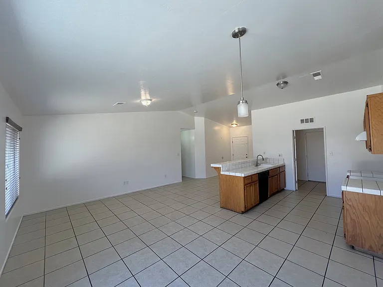 1408 Interlaken Dr — Photo 7