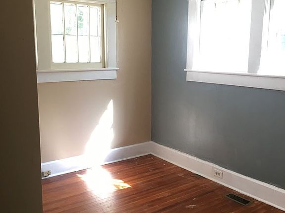 3rd image of 1009 Pearson St
