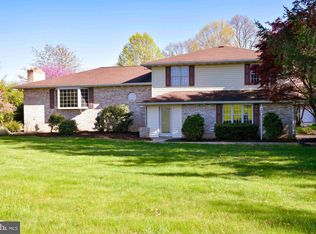 588 Park Dr, Boiling Springs, PA 17007
