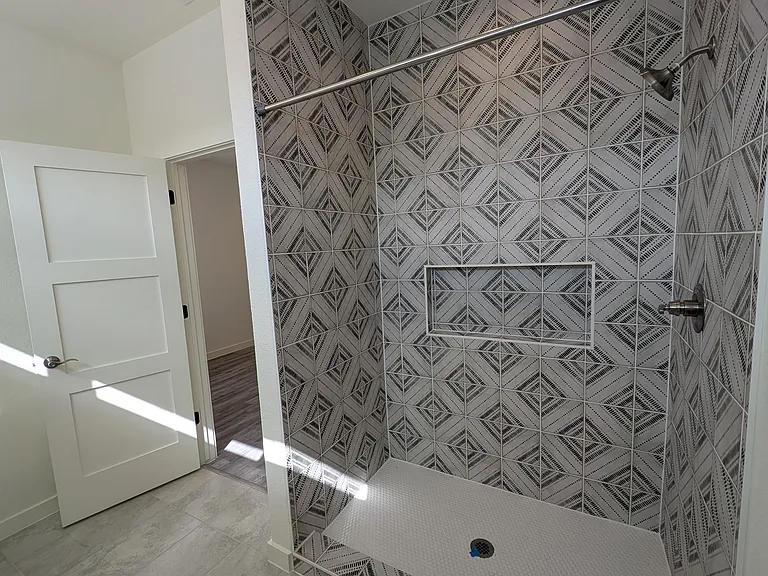 625 Essex St — Photo 12