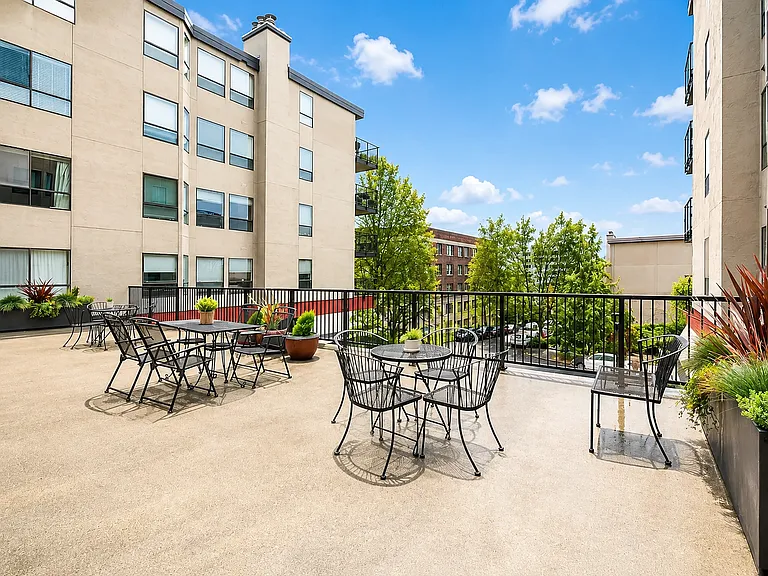 500 W Roy St #W103 — Photo 14