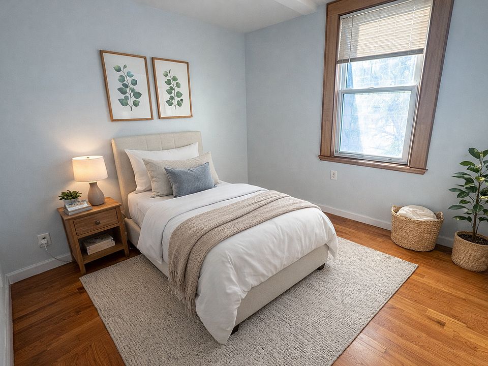 1st image of 18 Newton St #18