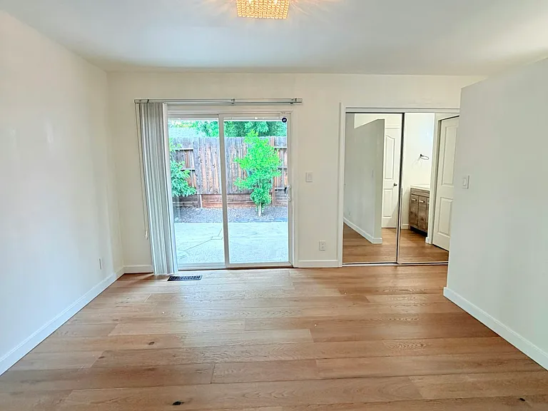2819 Yarmouth Way — Photo 12