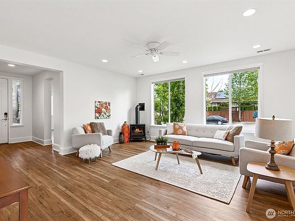 3rd image of 8375 Vashon Drive NE