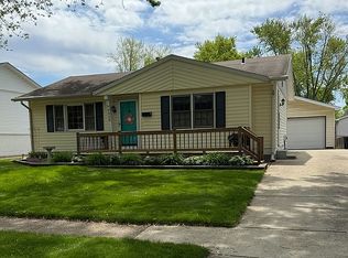 2420 Stokebridge Rd, Springfield, IL 62702