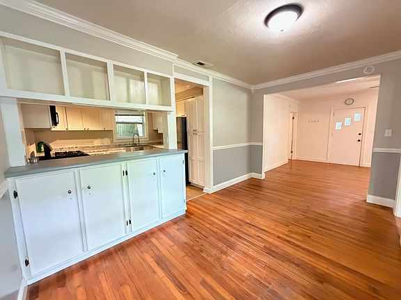 5th image of 400 Lewis St
