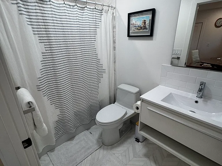 On-suite full bathroom for 2nd bedroom