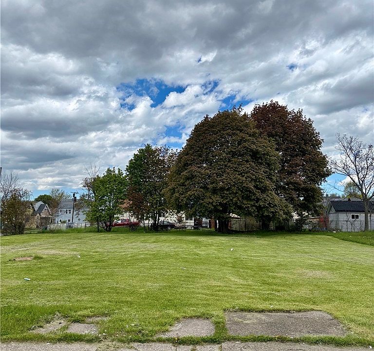 2nd image of 774 William St Lot 36
