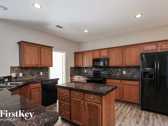 5th image of 208 Harvest Bend Dr