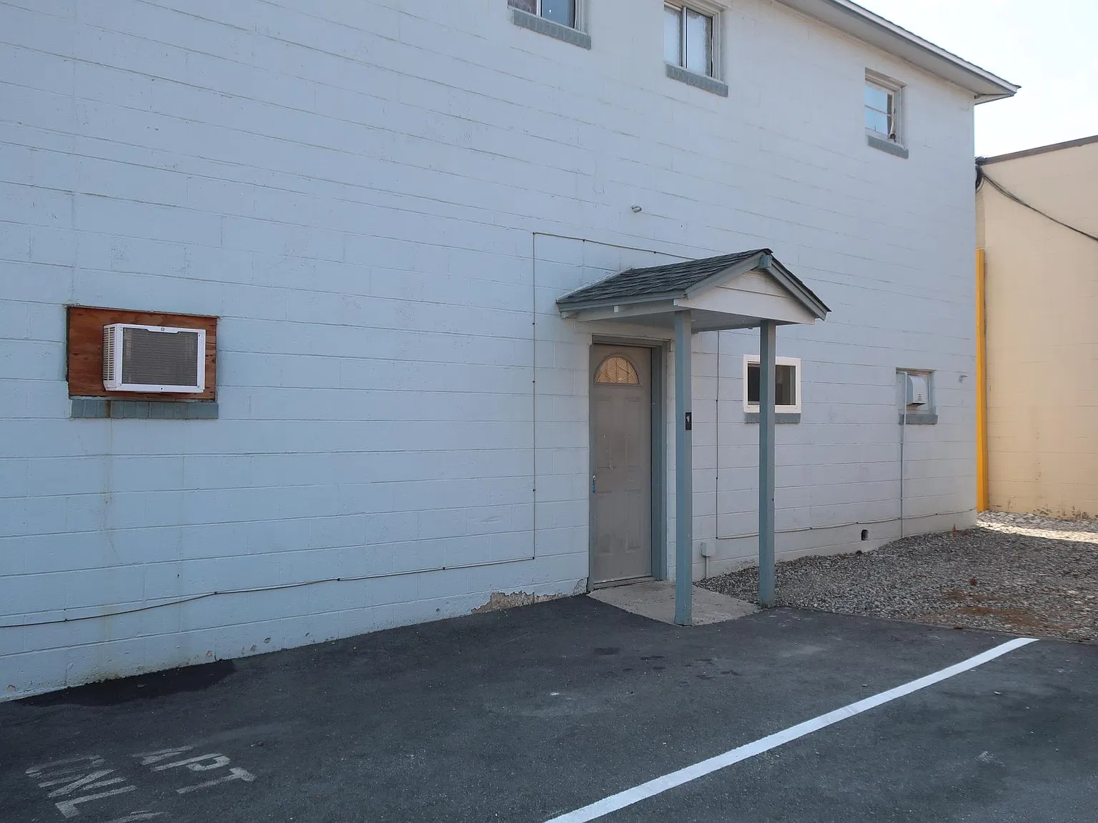 2 bed, 700 sqft, $1,400 — Photo 2