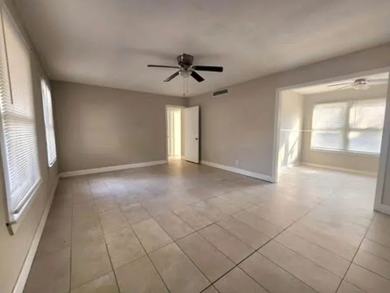 1511 E Guadalupe St — Photo 3