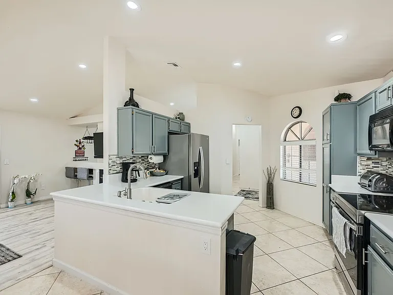 113 Montclair Dr — Photo 4