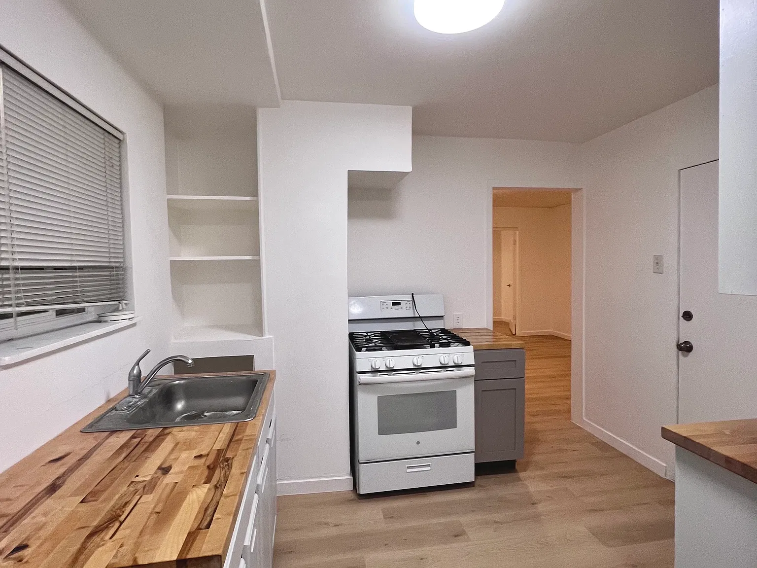 146 Gardiner Ave — Photo 2