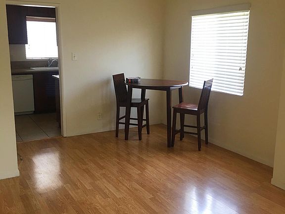 4th image of 13810 Burbank Blvd