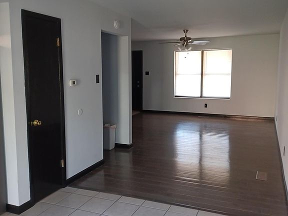 2nd image of 2041 Yale Ave APT B