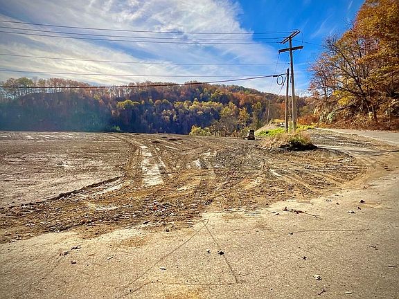 3rd image of 1 E Big Creek Rd