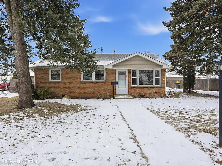 6135 Birmingham St — Photo 3