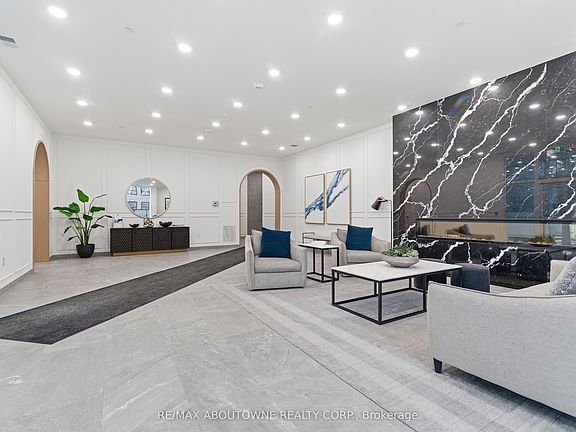 5th image of 71 Wyndham St S #506