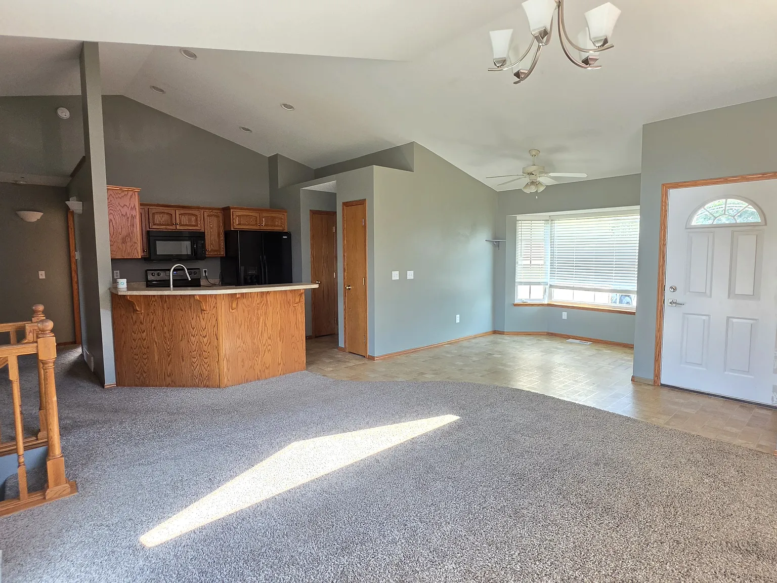 3 bed, 1599 sqft, $2,200 — Photo 2
