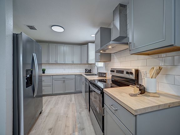 3rd image of 222 N 9th St