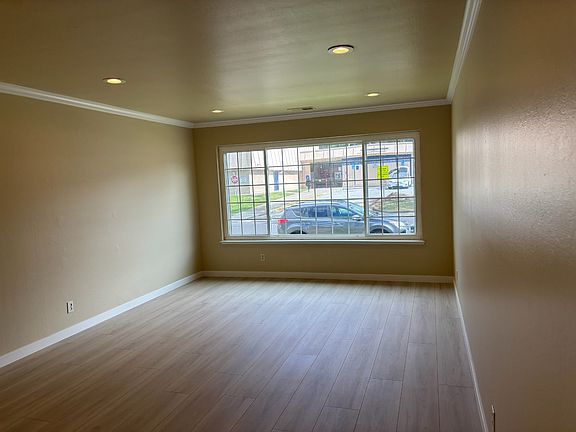 4th image of 144 Victoria St