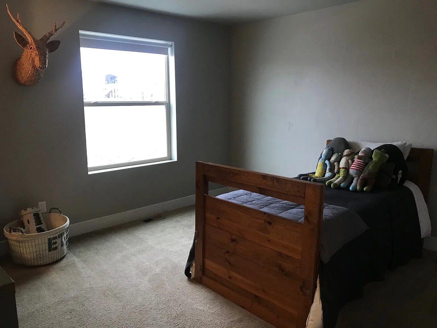 6 bed, 4557 sqft, $4,095 — Photo 4