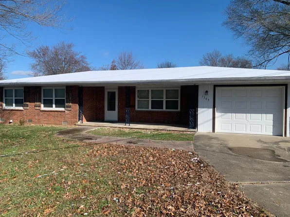 1303 E Division St, Bolivar, MO 65613