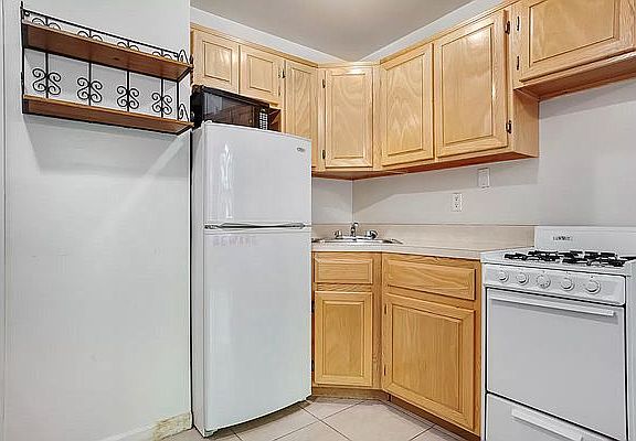 4th image of 6 W 87th St #4B