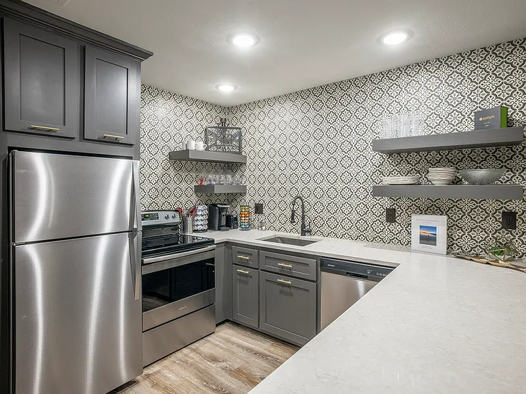 104 Cove E #208 — Photo 2