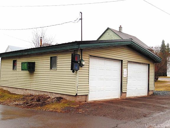 3rd image of 1614 S Woolsey St
