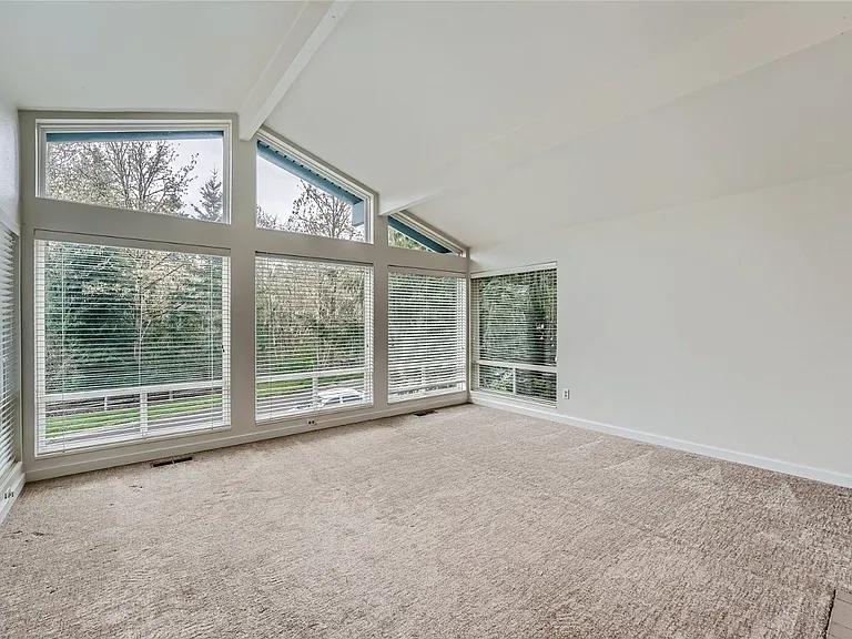 17308 NE 13th Pl — Photo 5